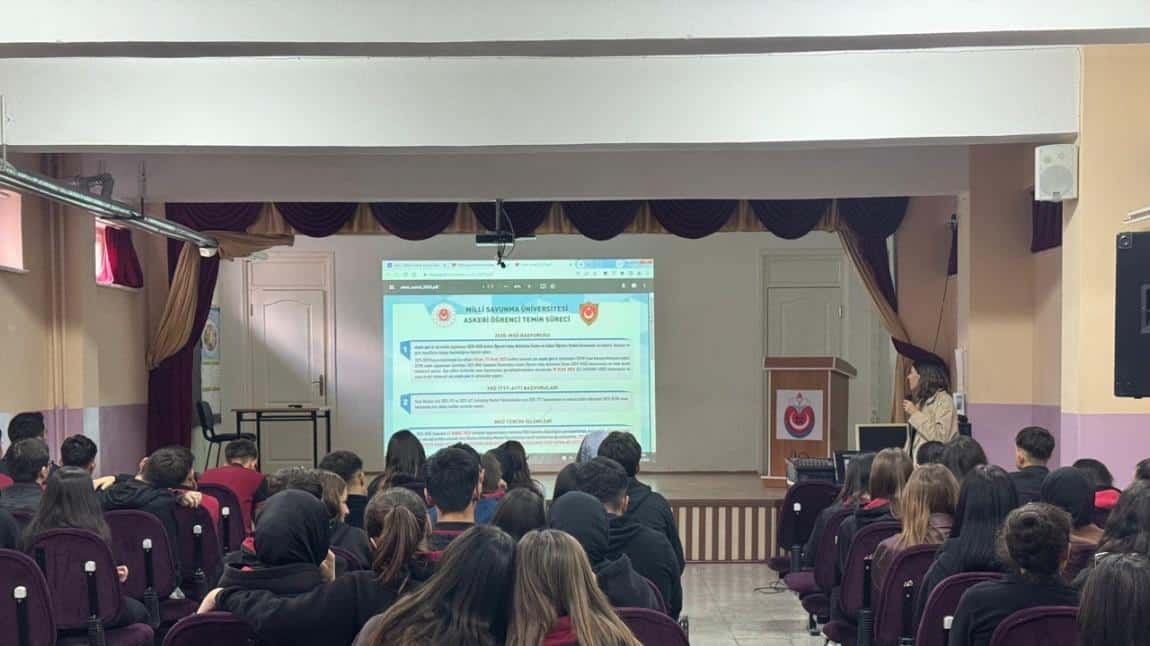 12. Sınıflara Üst Öğrenime Geçiş ve Doğru Bilgi Kaynakları Semineri